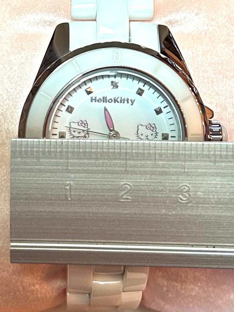 ハローキティ ３５周年記念 ホワイトセラミッククオーツ ダイヤモンド腕時計