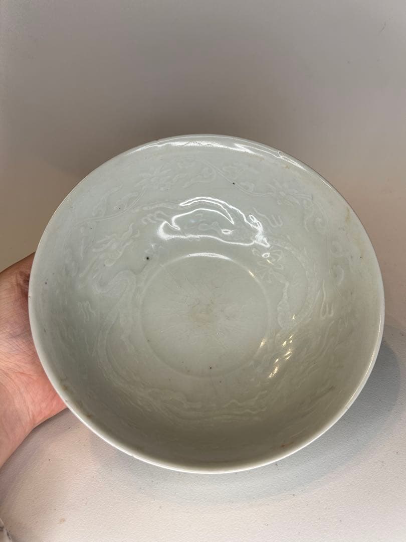 水芙蓉様　」青白釉 陰刻龍文 碗　内側暗文様　中国古陶磁　時代物