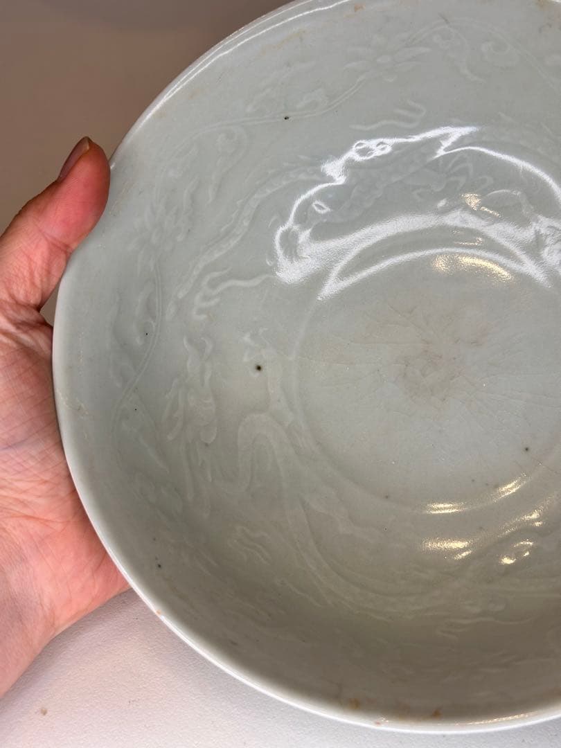 水芙蓉様　」青白釉 陰刻龍文 碗　内側暗文様　中国古陶磁　時代物
