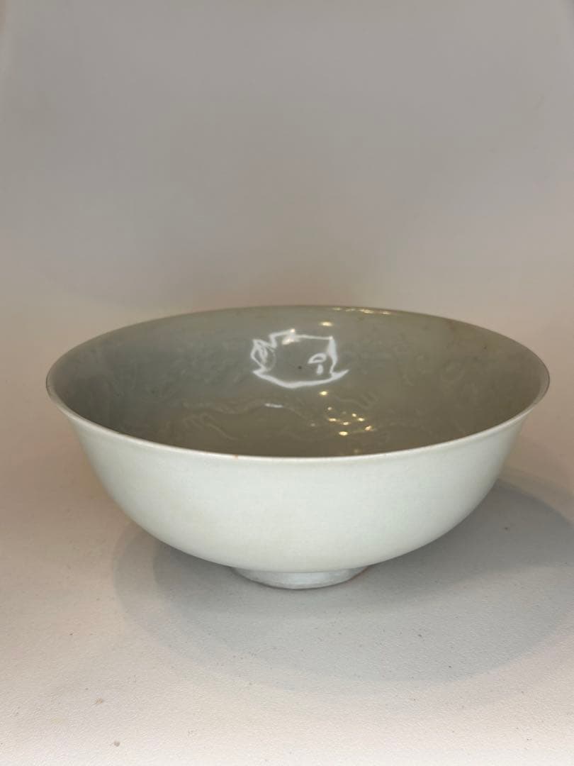 水芙蓉様　」青白釉 陰刻龍文 碗　内側暗文様　中国古陶磁　時代物