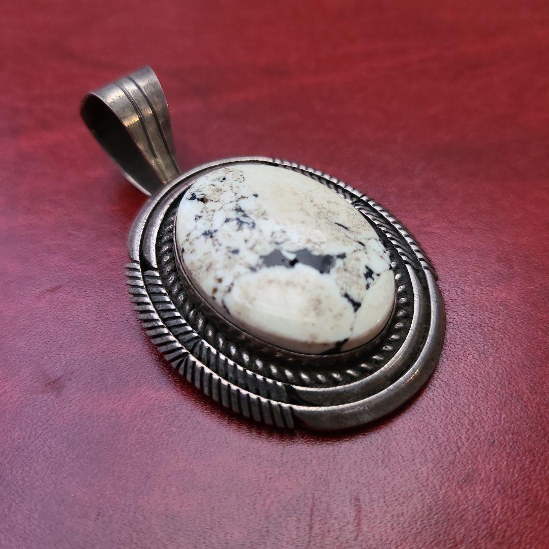 おおぶり28g 希少ホワイトバッファロー ペンダントトップ