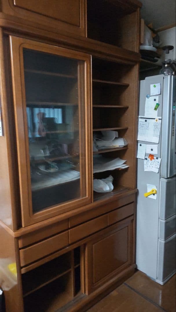 大型ブラウン木製食器棚 ガラス扉付き（引取限定。東京都東大和市）