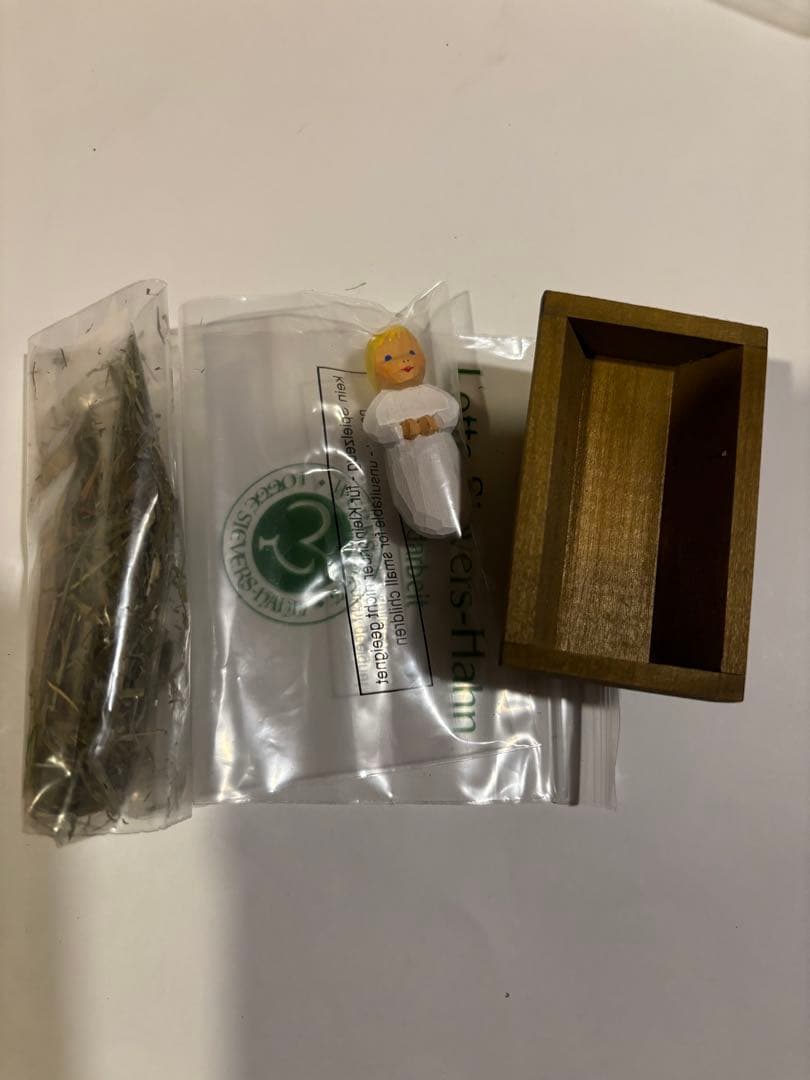 みろアトリエニキティキ ハーン社イエスと飼い葉桶　マリア様＆ヨゼフ新品