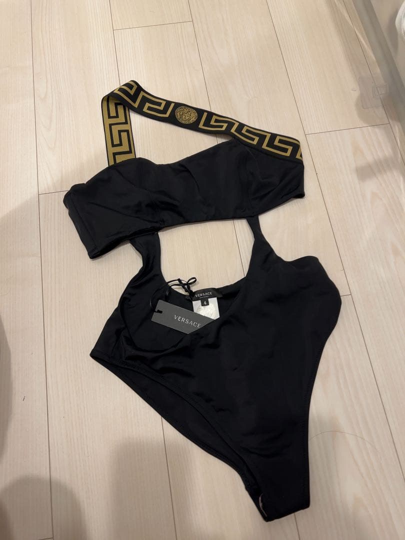 ベルサーチ　versace 　タンキニ　モノキニ　ビキニ