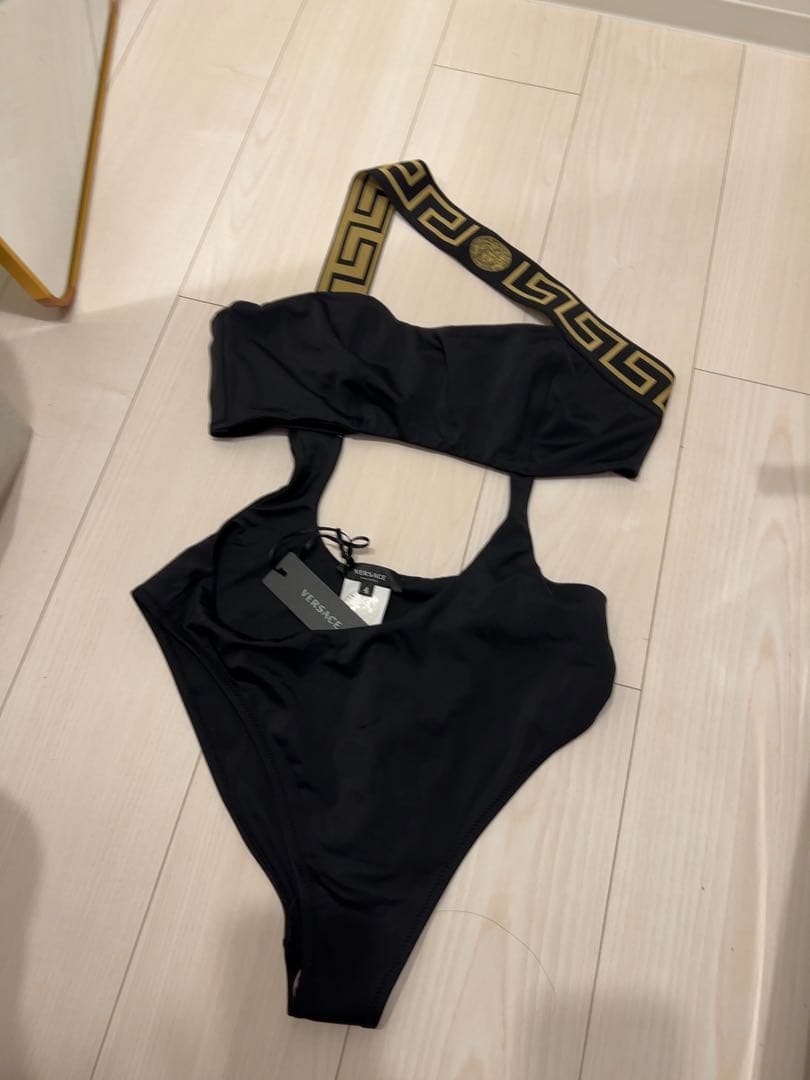 ベルサーチ　versace 　タンキニ　モノキニ　ビキニ