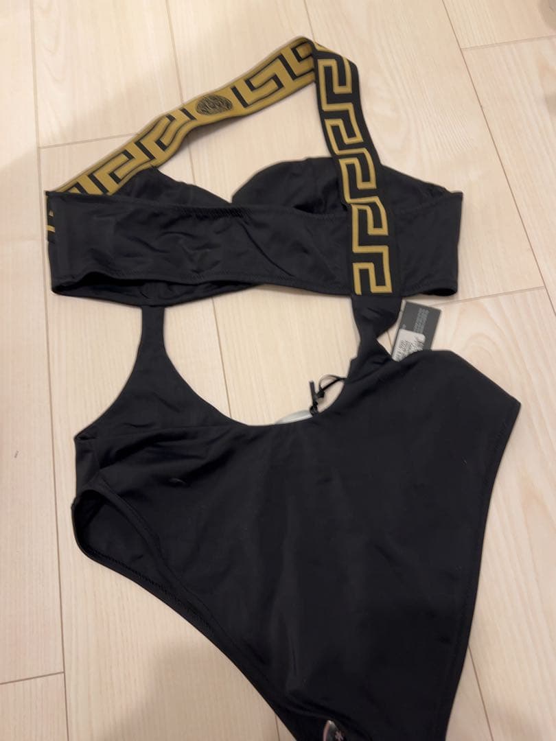 ベルサーチ　versace 　タンキニ　モノキニ　ビキニ