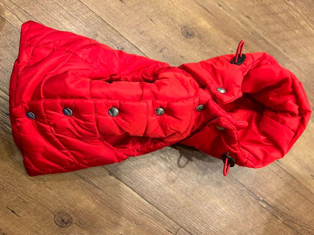 PRADA 赤 フード付きダウンジャケット　小型犬用