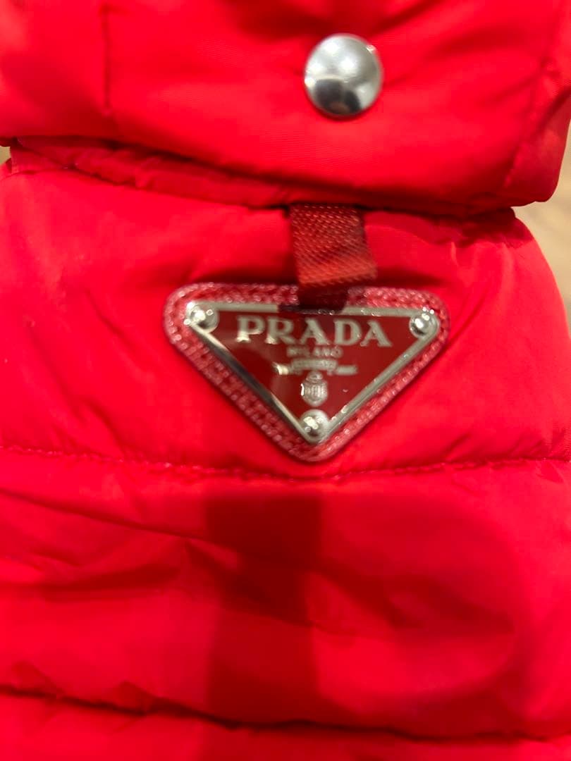 PRADA 赤 フード付きダウンジャケット　小型犬用