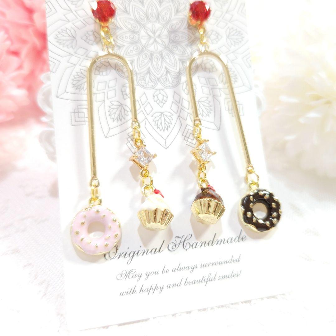 １点のみ♡大人のティータイム✨️ドーナツとカップケーキのキラキラ天秤ピアス♡
