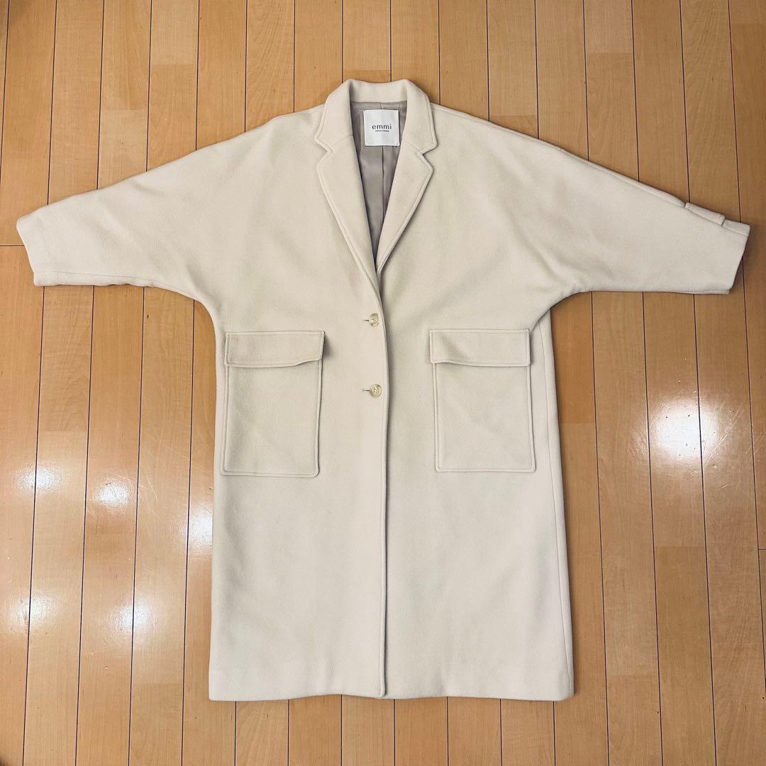 【美品】emmi atelier リサイクルウールロングコート アイボリー