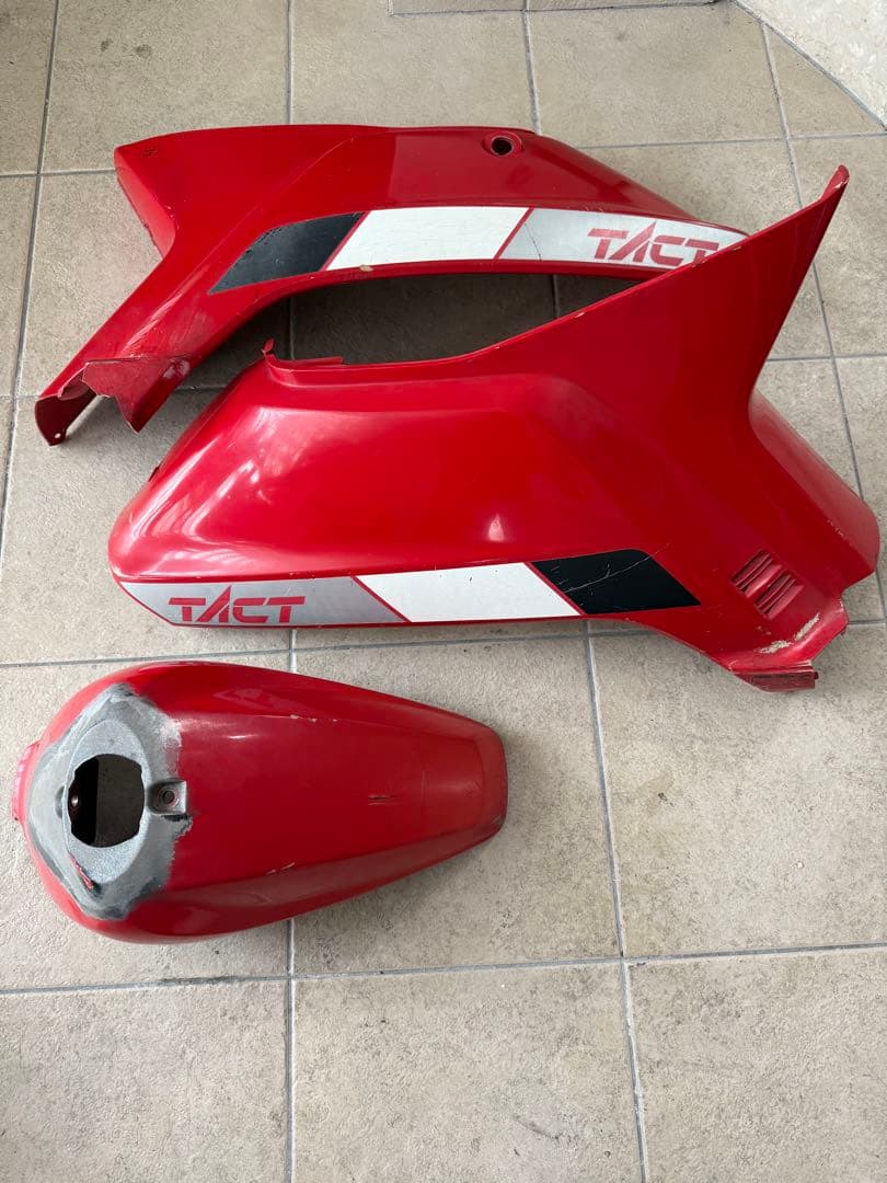 af09スーパータクト　フロント、リア、ライトカウルセット　クレタク　フルマーク