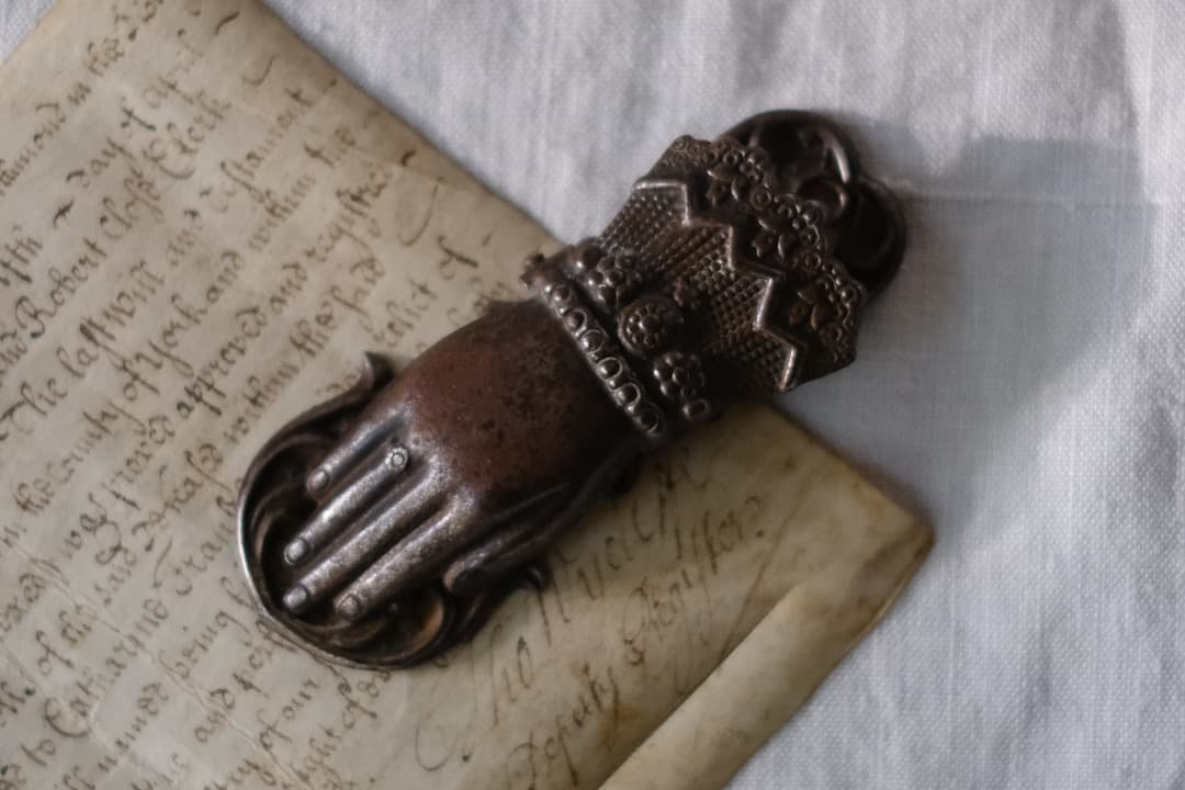 フランスアンティーク｜魔除けのハンドクリップ