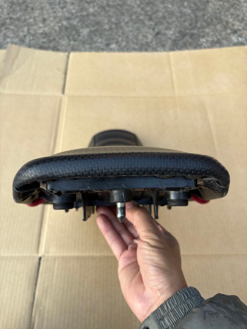 グロム JC61 前期用 純正シート 張り替え カスタムシート ブラック レッド