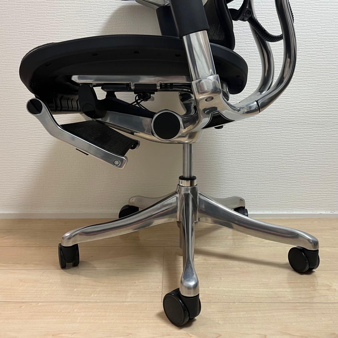 エルゴヒューマン プロ オットマン内蔵型 ヘッドレスト有り　ブラック