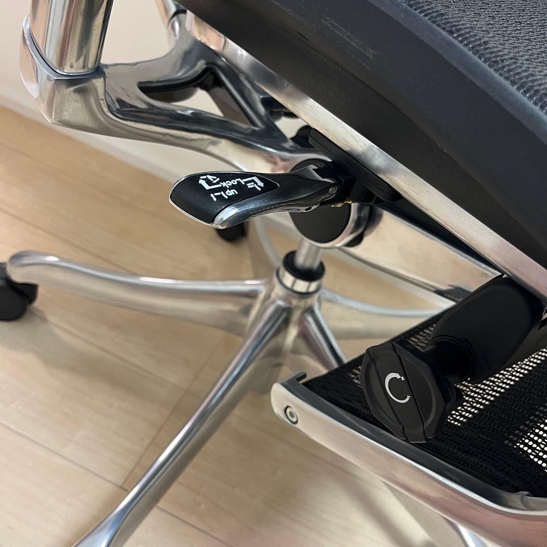 エルゴヒューマン プロ オットマン内蔵型 ヘッドレスト有り　ブラック