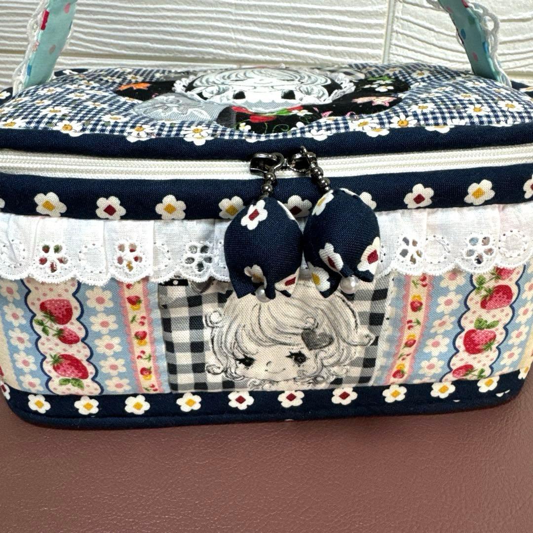 ウサギ様・バニティーポーチ