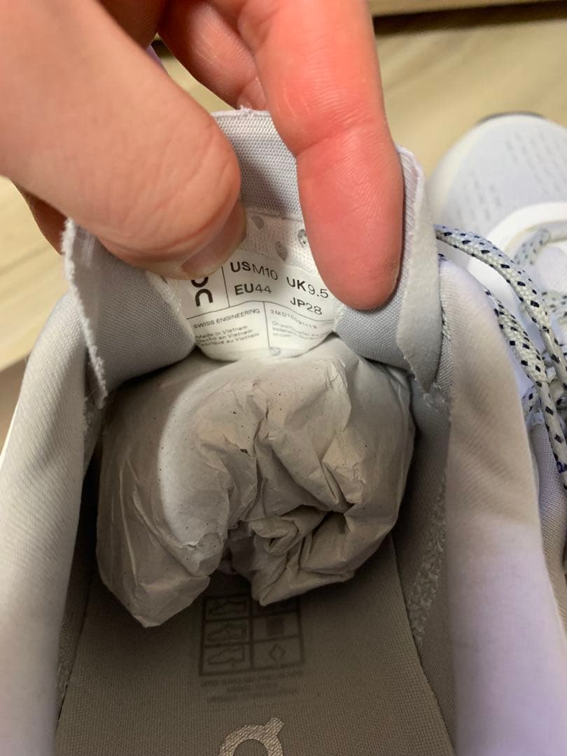 On cloud monster1 （B品）　美品　新品