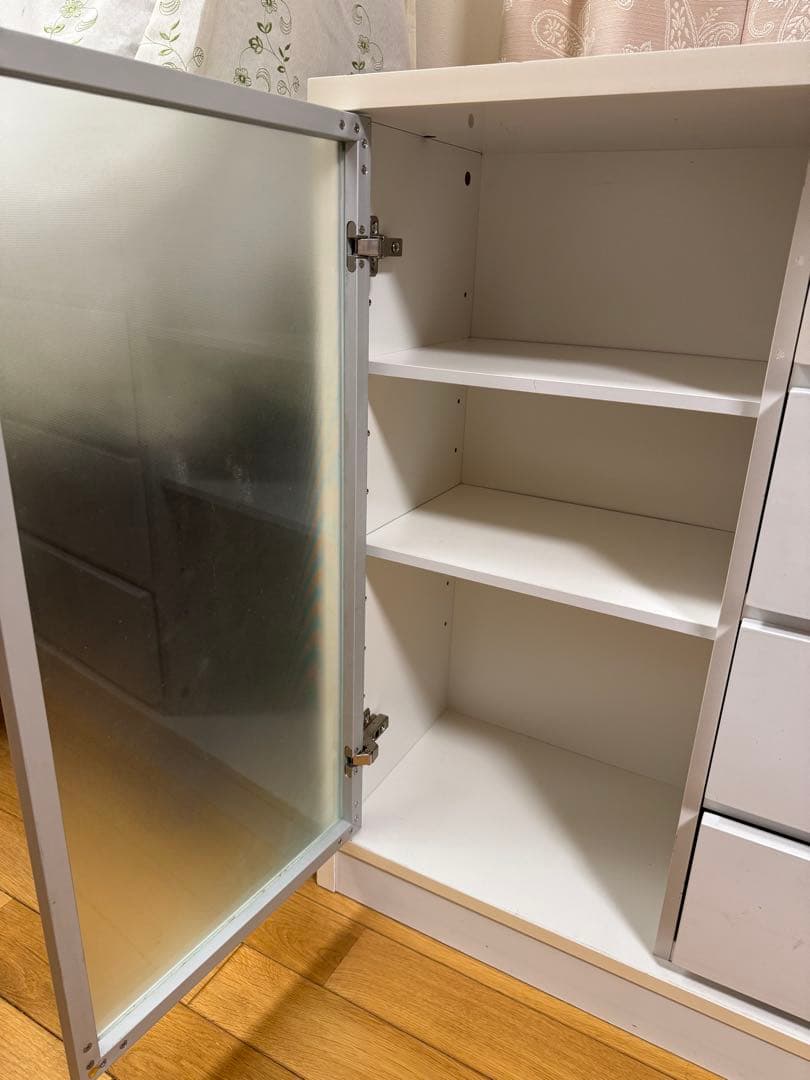 【送料込】ホワイトキャビネット 収納付き　ニトリ　キッチンボード　カップボード