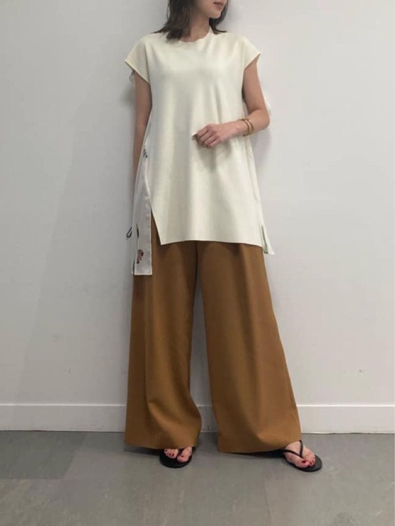 完売ADORE 52,800円 25S/Sピクトリカルブックプリントブラウス