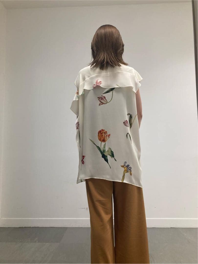 完売ADORE 52,800円 25S/Sピクトリカルブックプリントブラウス