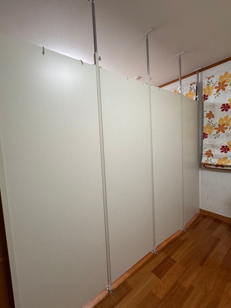 て*じ様 ホワイト　ツッパリ式パーティションボード