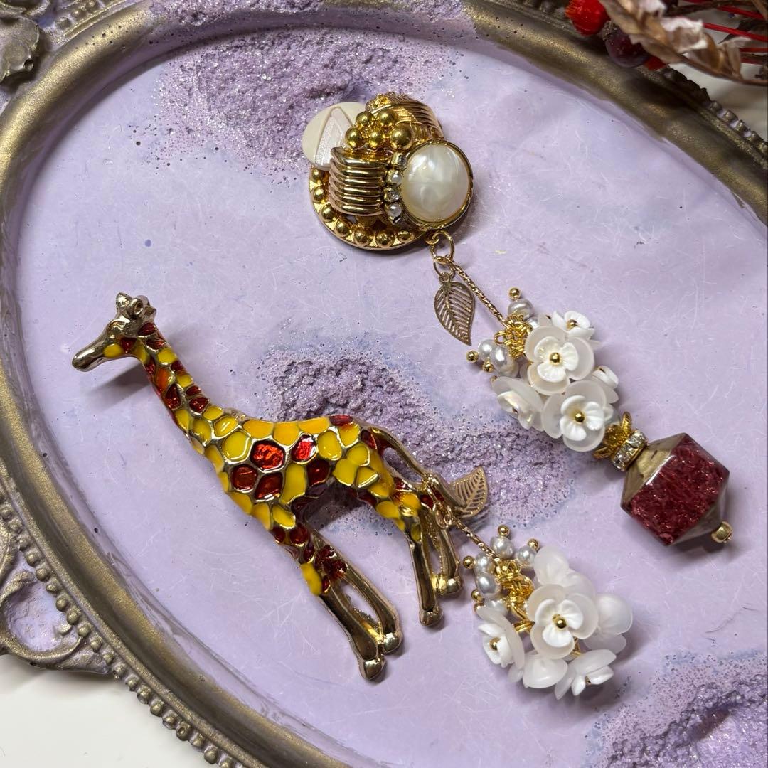 200 ブローチシリーズキリンちゃん　ハンドメイド　ピアスorイヤリング