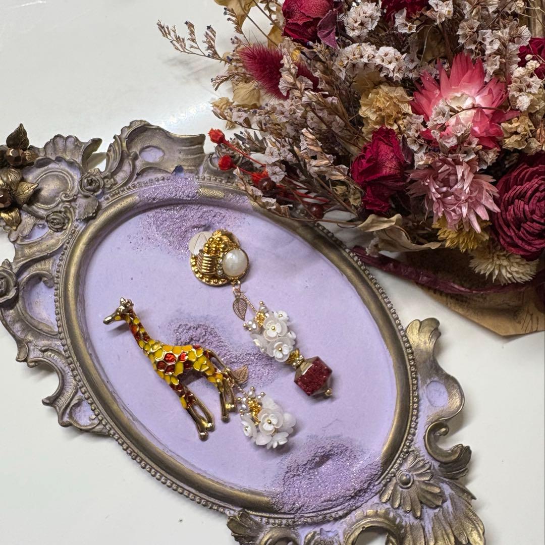 200 ブローチシリーズキリンちゃん　ハンドメイド　ピアスorイヤリング