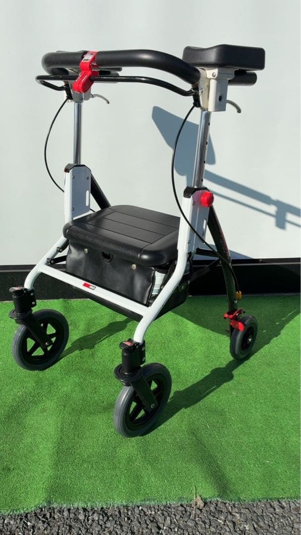 歩行器　ユーバ産業 アームフィット肘置き付き 折りたたみ歩行車 室内・室外用