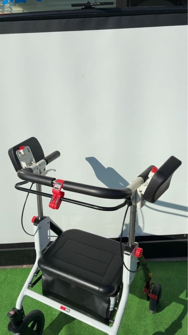 歩行器　ユーバ産業 アームフィット肘置き付き 折りたたみ歩行車 室内・室外用