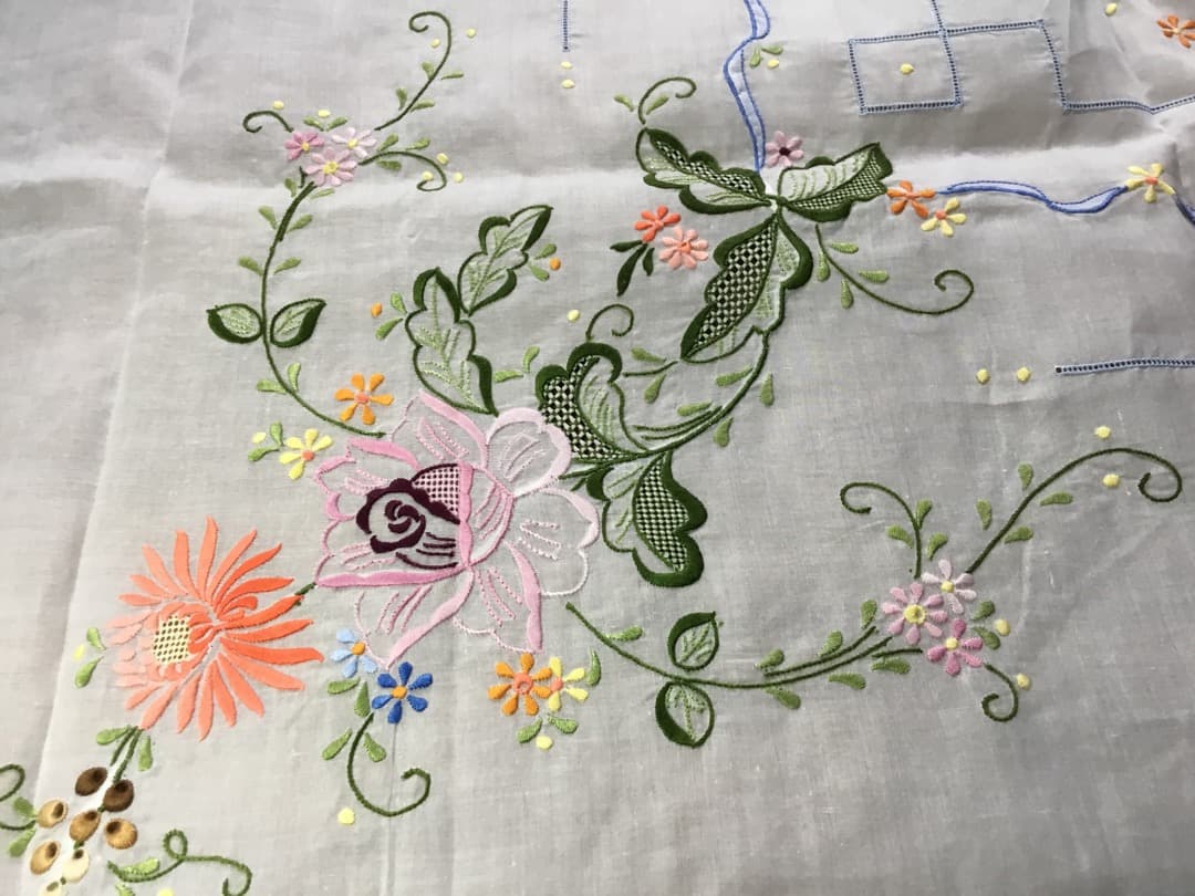 汕頭◆刺繍テーブルクロス ＋ ナフキン◆綿ローン スワトー 大判