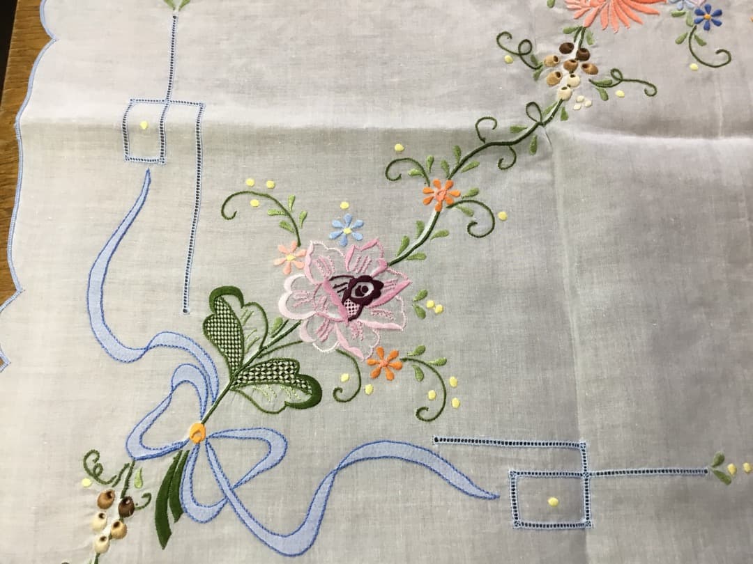 汕頭◆刺繍テーブルクロス ＋ ナフキン◆綿ローン スワトー 大判