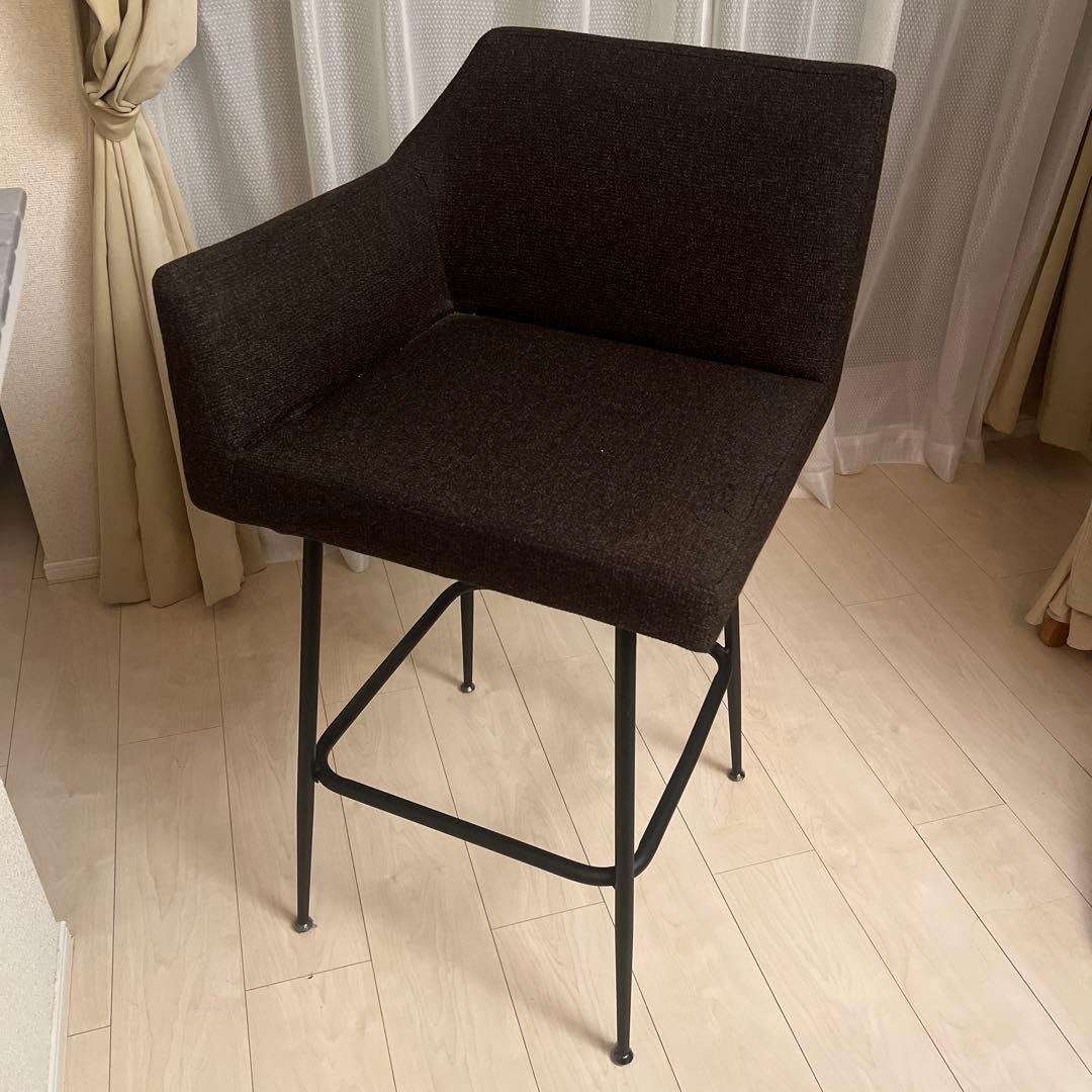 ダークブラウン アーム付き椅子
