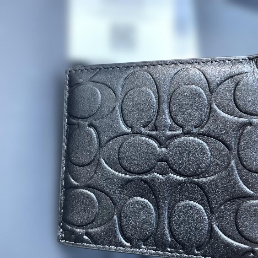 新品　定価55,000円　COACH ブラック　二つ折り財布 エンボス加工