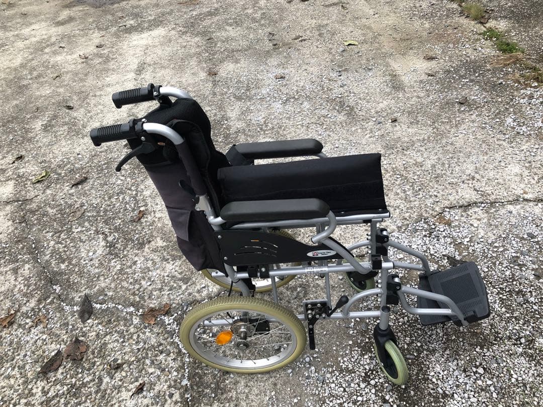 ケアテックジャパン　車椅子　自走用　軽量　エンジ系　綺麗　埼玉幸手市引取か発送可