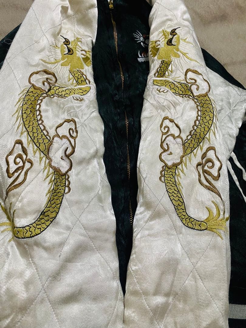 Embroidered 日本 スカジャン限定版 龍　サテン 100%silk