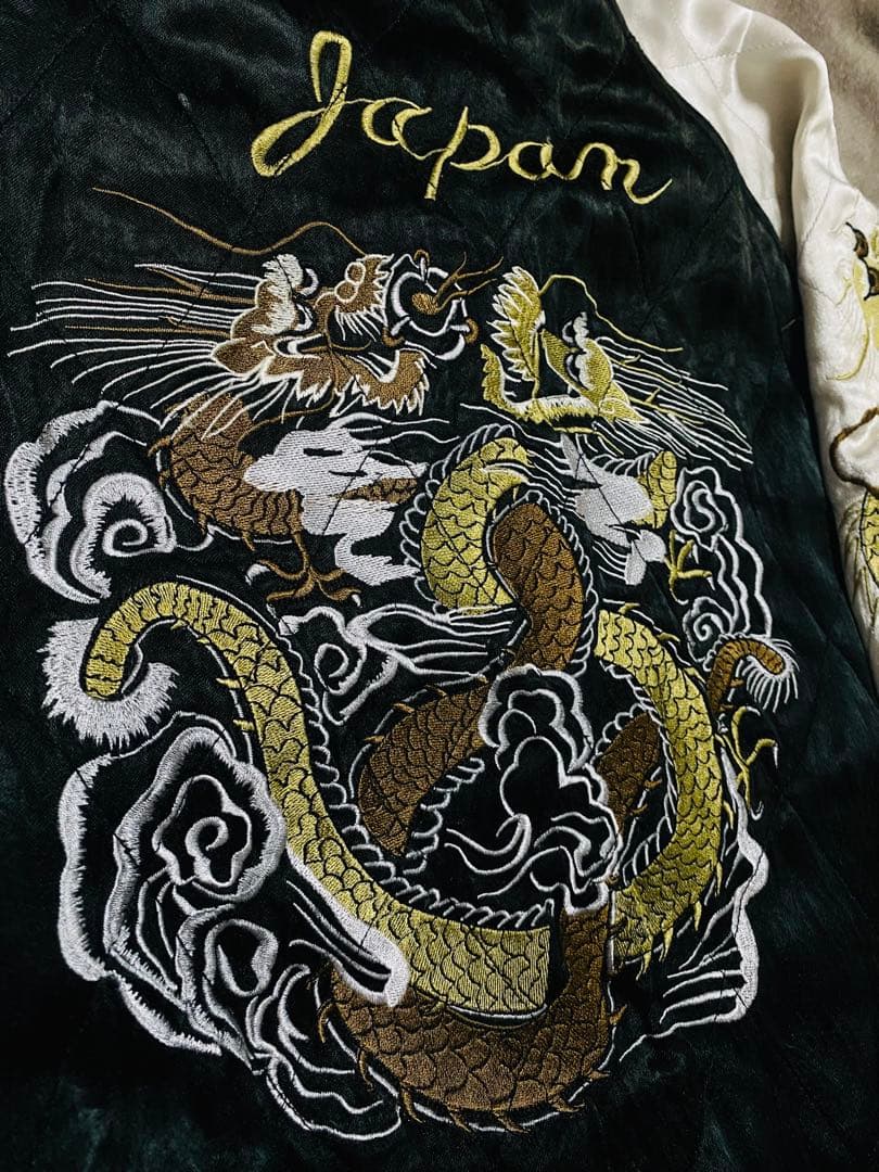 Embroidered 日本 スカジャン限定版 龍　サテン 100%silk