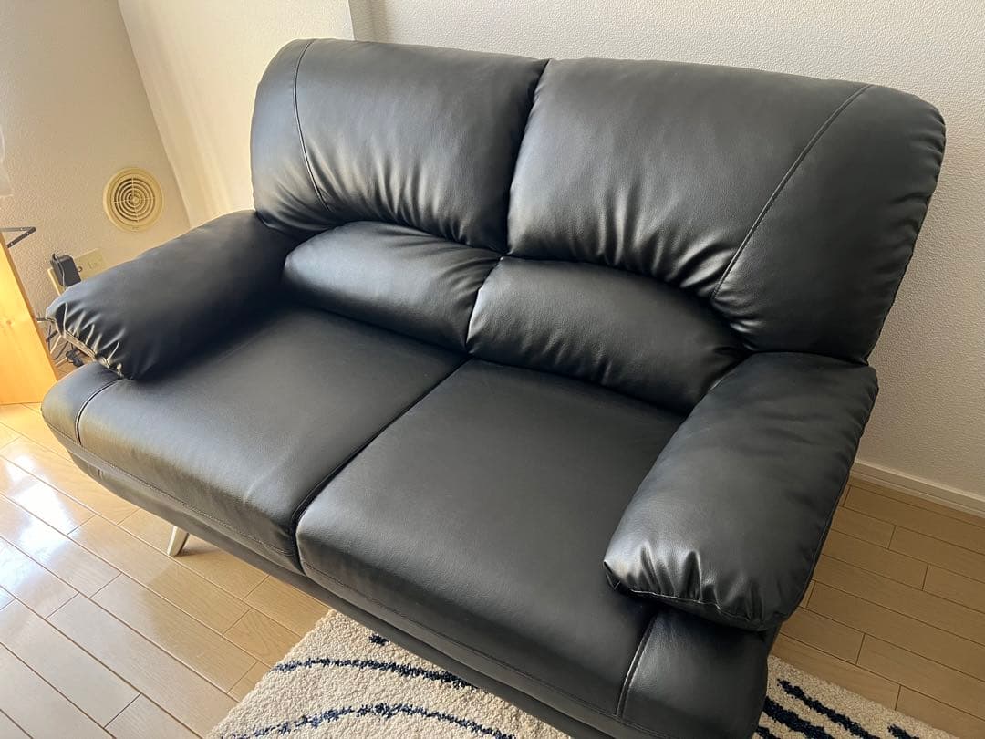 ブラック合成皮革ソファ
