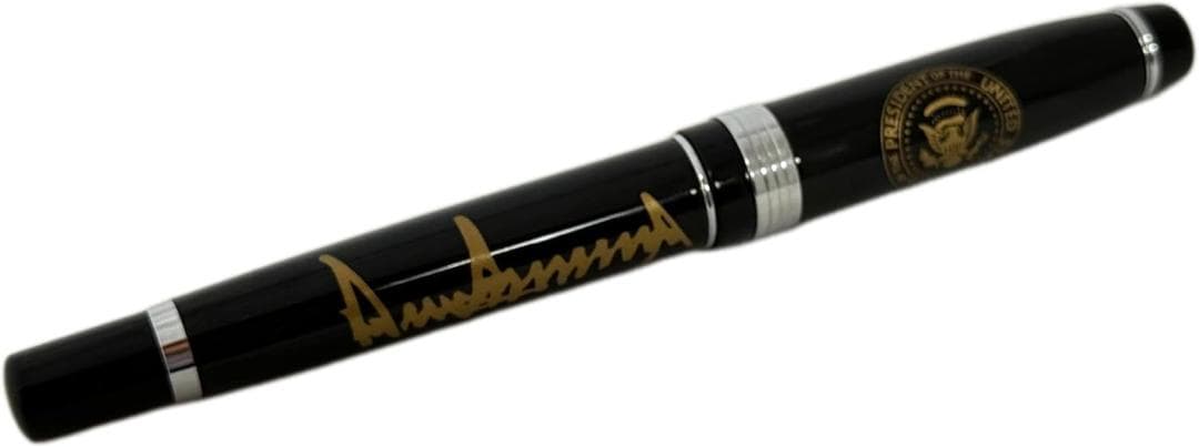 ドナルド・トランプ大統領の署名ペン。黒のボールペン 金色サイン付き