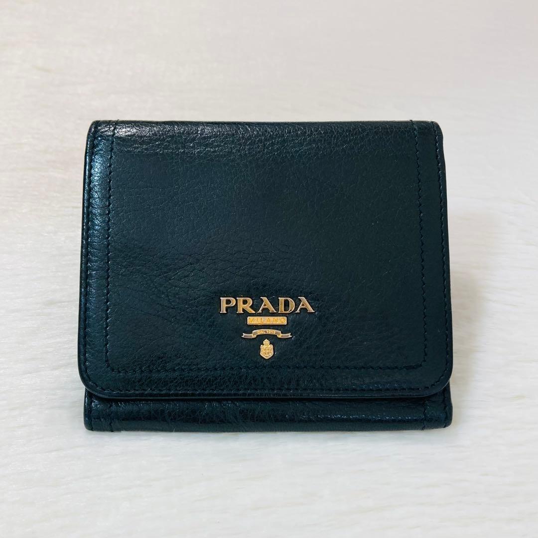 月末最終価格　希少カラー　PRADA プラダ　黒系　緑　三つ折り　財布　金具