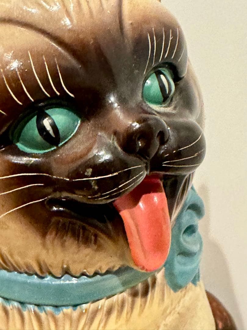 大きめ英国ビンテージCAT 女王が愛した猫　陶器製　ブーツ猫オブジェ　招き猫