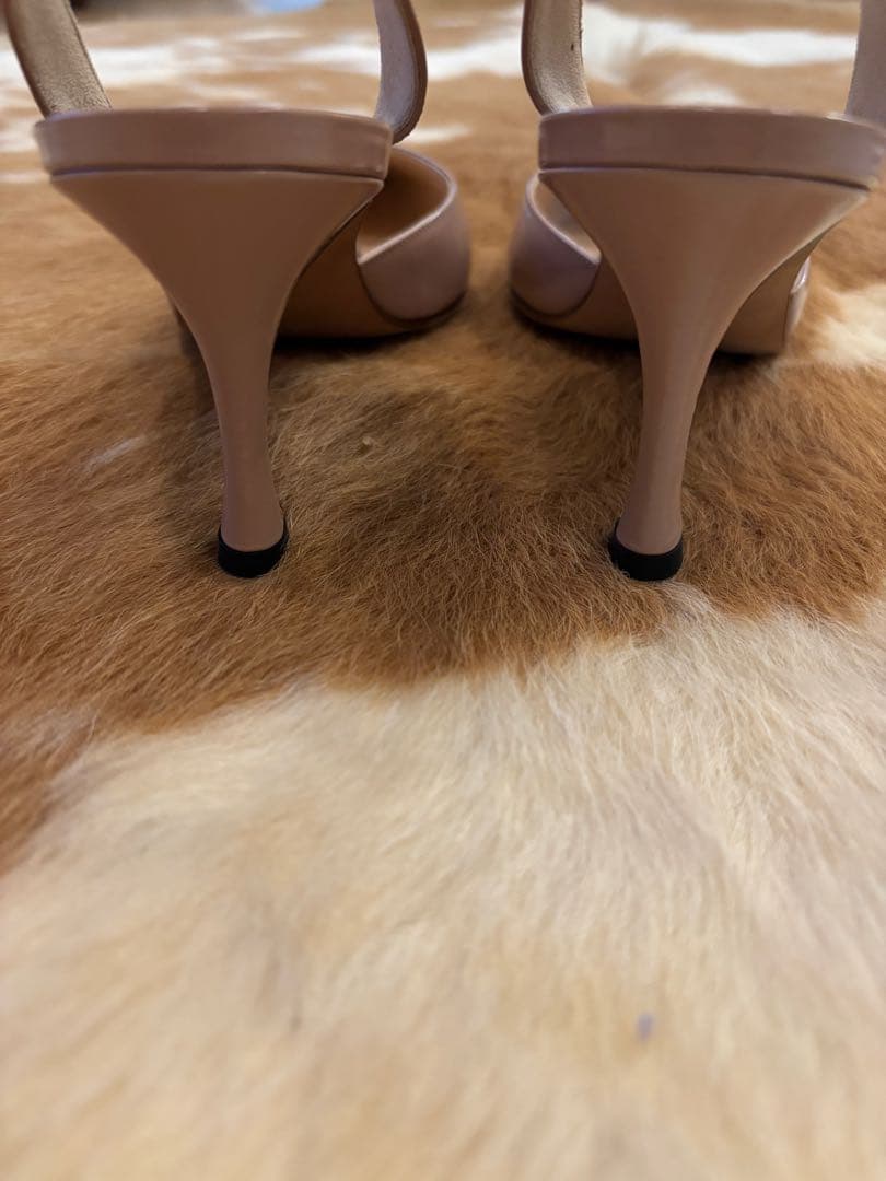 Manolo Blahnik ベージュ スリングバックパンプス