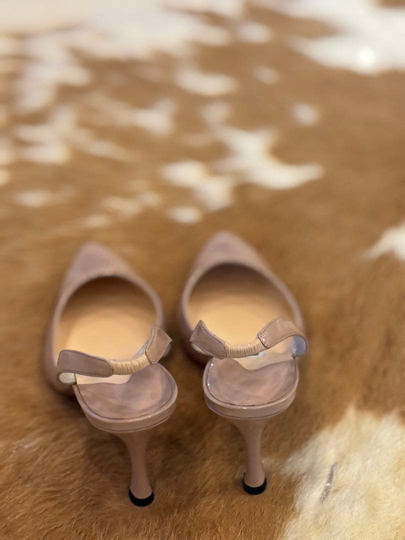 Manolo Blahnik ベージュ スリングバックパンプス