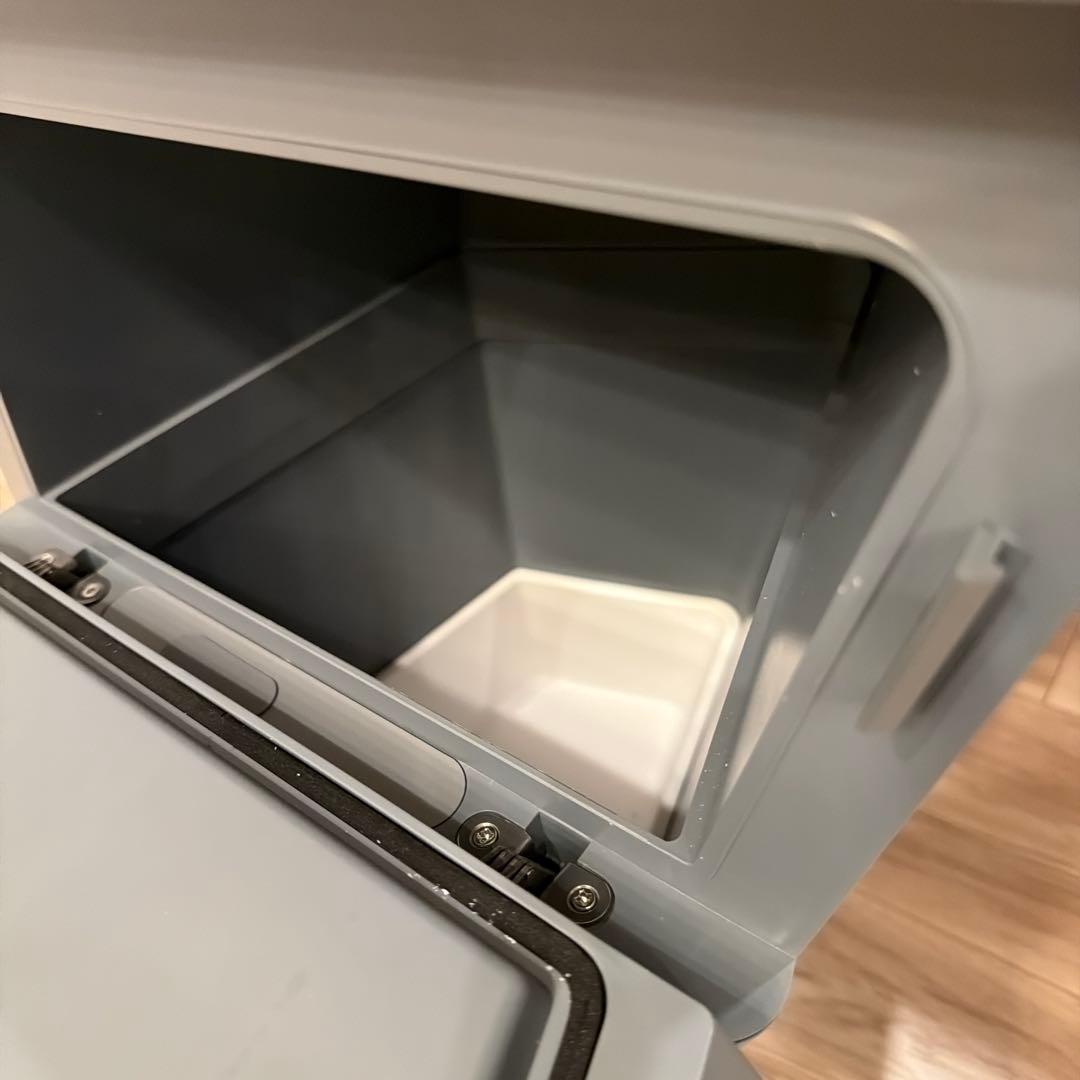 テスラModel Y用ミニ冷蔵庫.車載冷蔵庫