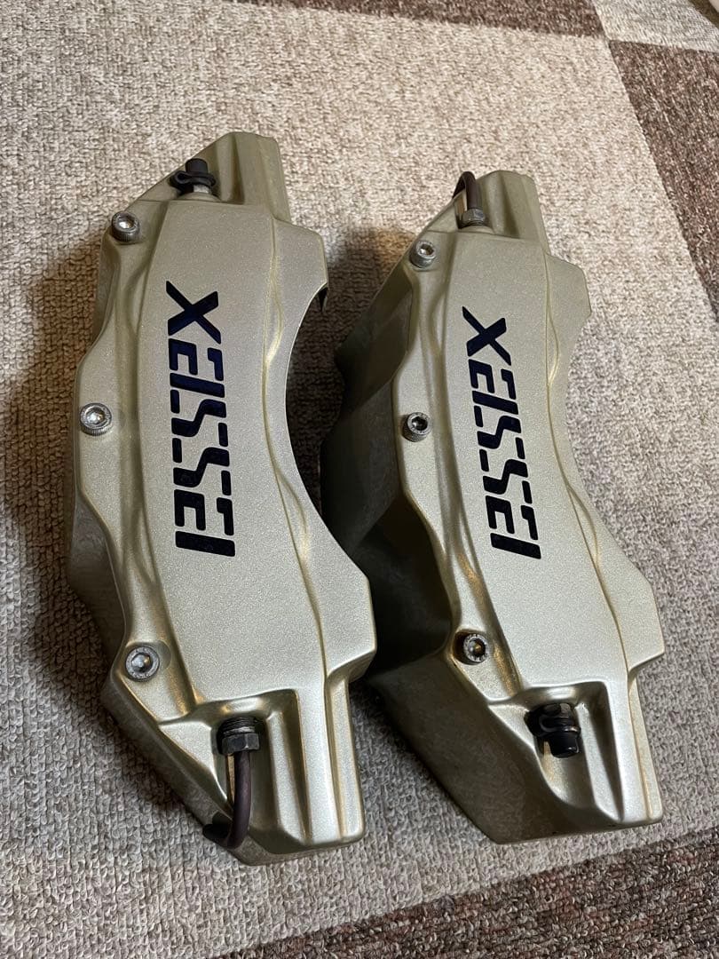 エセックスESSEX キャリパーカバー シャンパンゴールド 200 ハイエース