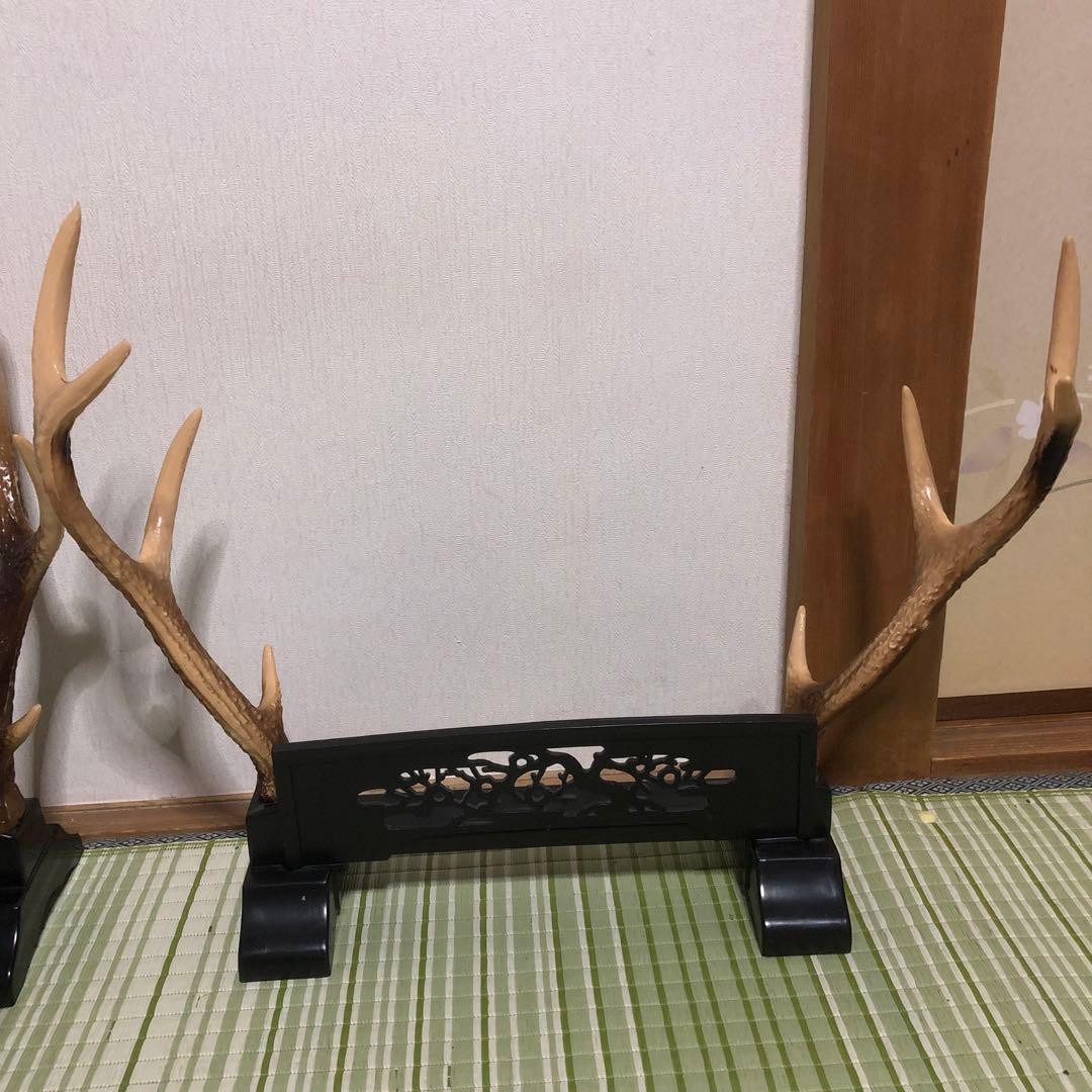 刀台　台座　飾り台　鹿角　レプリカ　プラスチック製　刀立て　刀置き　模造刀置き