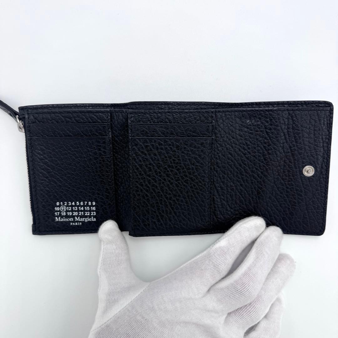 【美品】メゾンマルジェラ 三つ折り財布 4ステッチ シボ革 コンパクトウォレット