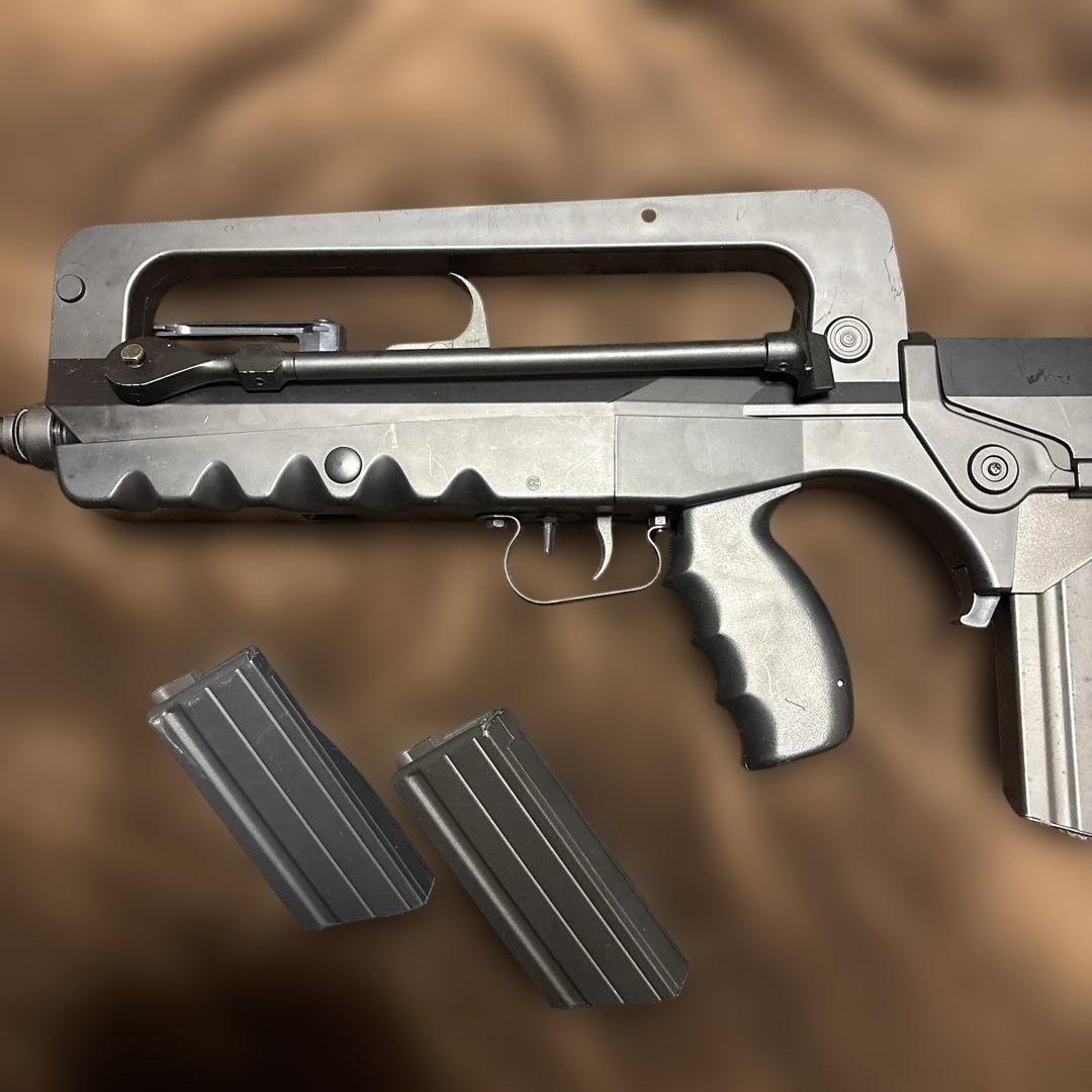 。*様 美品 東京マルイ ファマス 5.56-F1 FAMAS 次世代電動ガン
