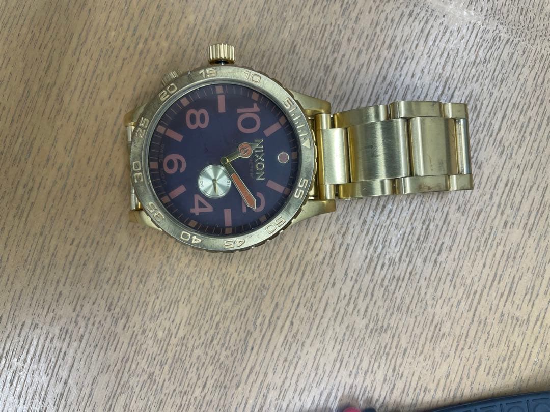 電池新品⭐︎定価5万未使用品NIXON 51-30 ゴールド 時計