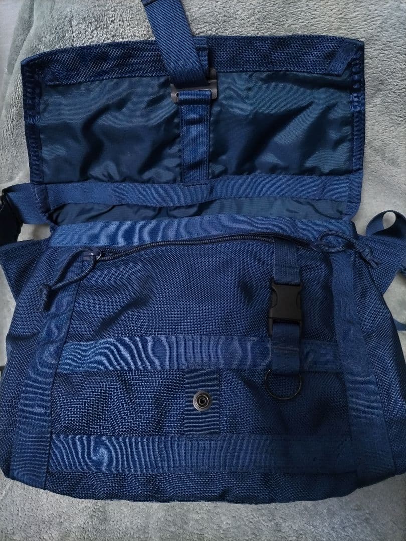 美品　ブリーフィング　ビームスプラス別注　メッセンジャーバック　ネイビー