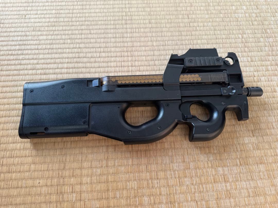 東京マルイ P-90 電動ガン　バッテリー2個付